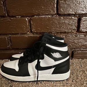 Air Jordan 1 black and white(2014)